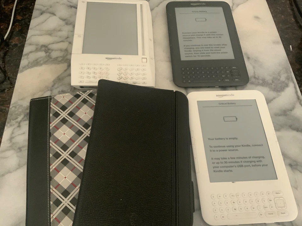 Varios. Amazon Kindles PARA REPUESTOS y 2 fundas Foto 3 de 4