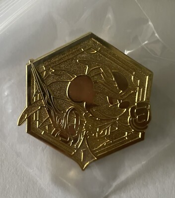 Disney Lorcana ピンバッジ　赤(紫) Disney Lorcana Pin Badges explained - 2023 edition - YouTube