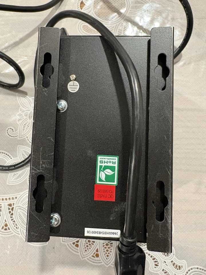 Трансформатор изоляции Tripp Lite IS250 250 Вт 120 В | 2 розетки - Изображение 2 из 4