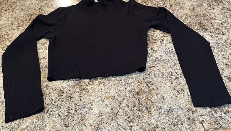 Bozzolo Women's Black Mock Neck Long Sleeve Cropped Knit Top Size L Regular