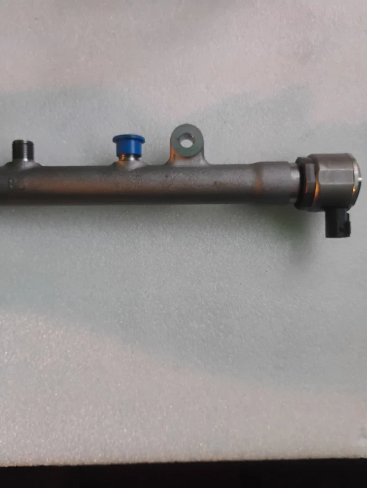 6040607C91 FUEL INJECTION RAIL ASSEMBLY DRIVER SIDE GM 12686810 24-323 - Image 4 of 4