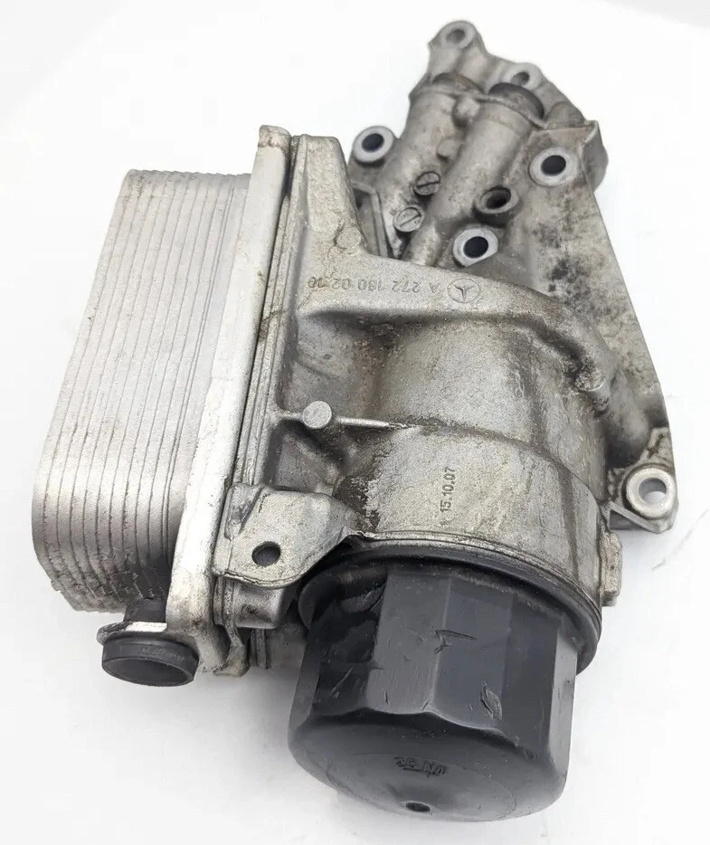 Carcasa y enfriador de filtro de aceite Mercedes Benz C300 2008-2011 OEM Foto 3 de 4