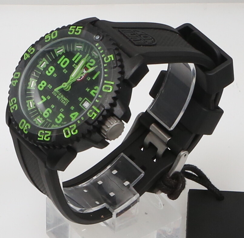 Luminox Watch Series 3050/3950 44mm Quartz Men's Diver Watch Luminox Watch Series 3050/3950 44mm Quartz Men's Diver Watch