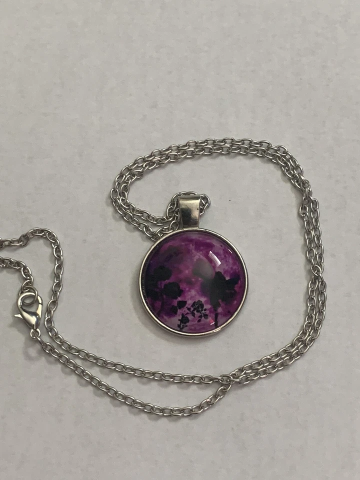 Nuevo collar colgante de plata cabujón de vidrio cabujón púrpura luz de luna de 1" Flying Fairy 18" Foto 4 de 4