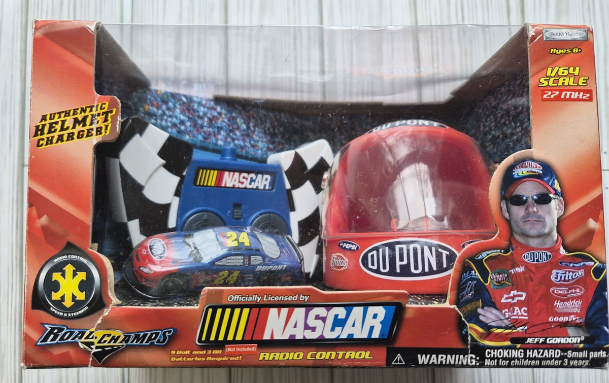 a35/ナスカー/ジェフ・ゴードン #24 フィギュア デュポン/レーシングカー 2003 Jeff Gordon #24 DuPont NASCAR Helmet RC Car Road Champs 1:64