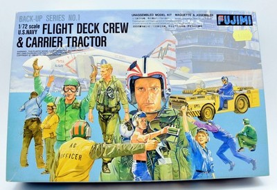 Fujimi 1:72 FLIGHT DECK CREW E CARRIER Tractor Figure Model Kit