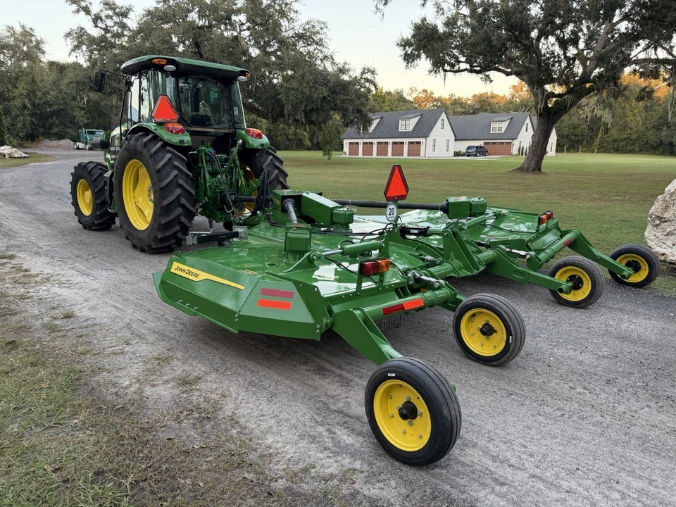 2025 JOHN DEERE 6135E TRACTOR - LOADED - 24 SPEED - UNDER WARRANTY -ONLY 54 HRS! - Image 3 of 4