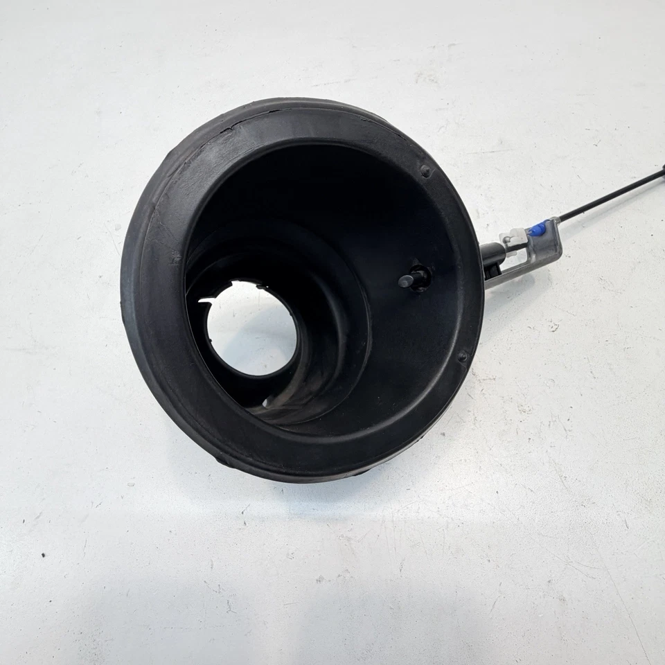 OEM 2016-2022 HONDA PILOTO TANQUE DE COMBUSTIBLE LLENADO BOLSILLO CARCASA ADAPTADOR SELLO Foto 2 de 4