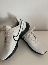 Nike legend essential 2 premium Damen Gr  38  neuwertig mit Keilabsatz black  ❤️