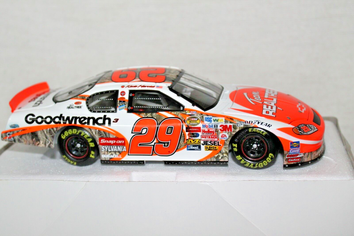 Action KEVIN HARVICK #29 GM Goodwrench / Realtree 2004 Monte Carlo