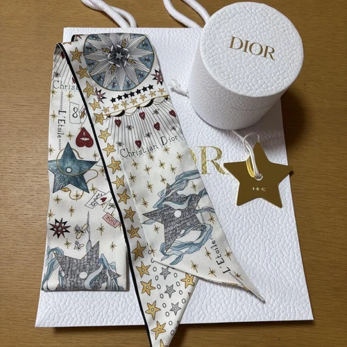 Foulard en soie Dior étoile design céleste accessoires sac papier boîte ronde incluse
