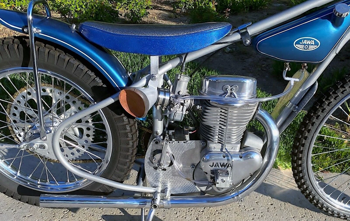 Jawa Model 890 Speedway - engine right side