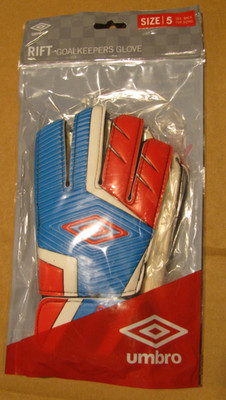 PAIR NEW UMBRO RIFT GOALKEEPERS GLOVES SIZE 5 RED WHITE BLUE