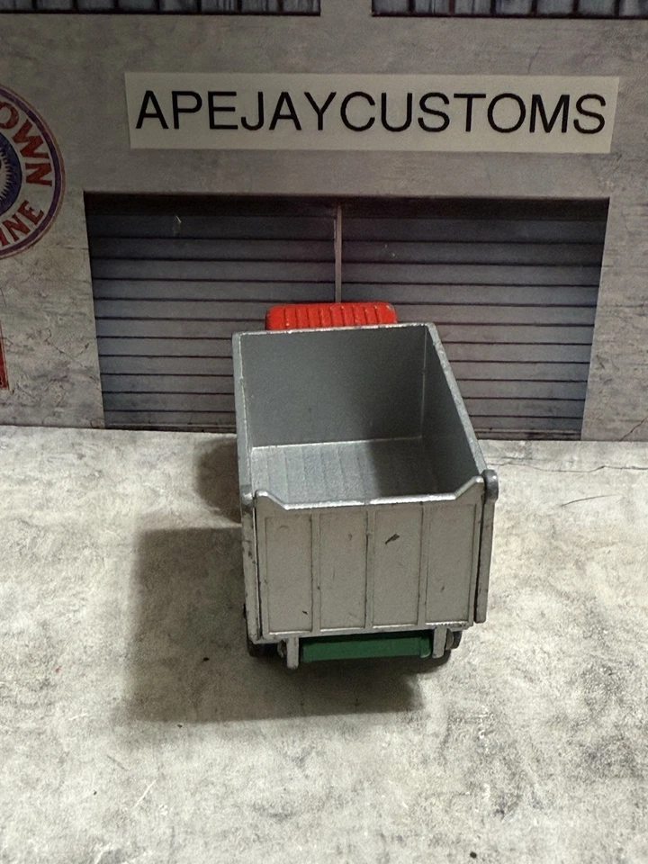 Vintage 1968 Matchbox Series No. 26 GMC Tipper Truck - Red & Silver - Image 4 of 4