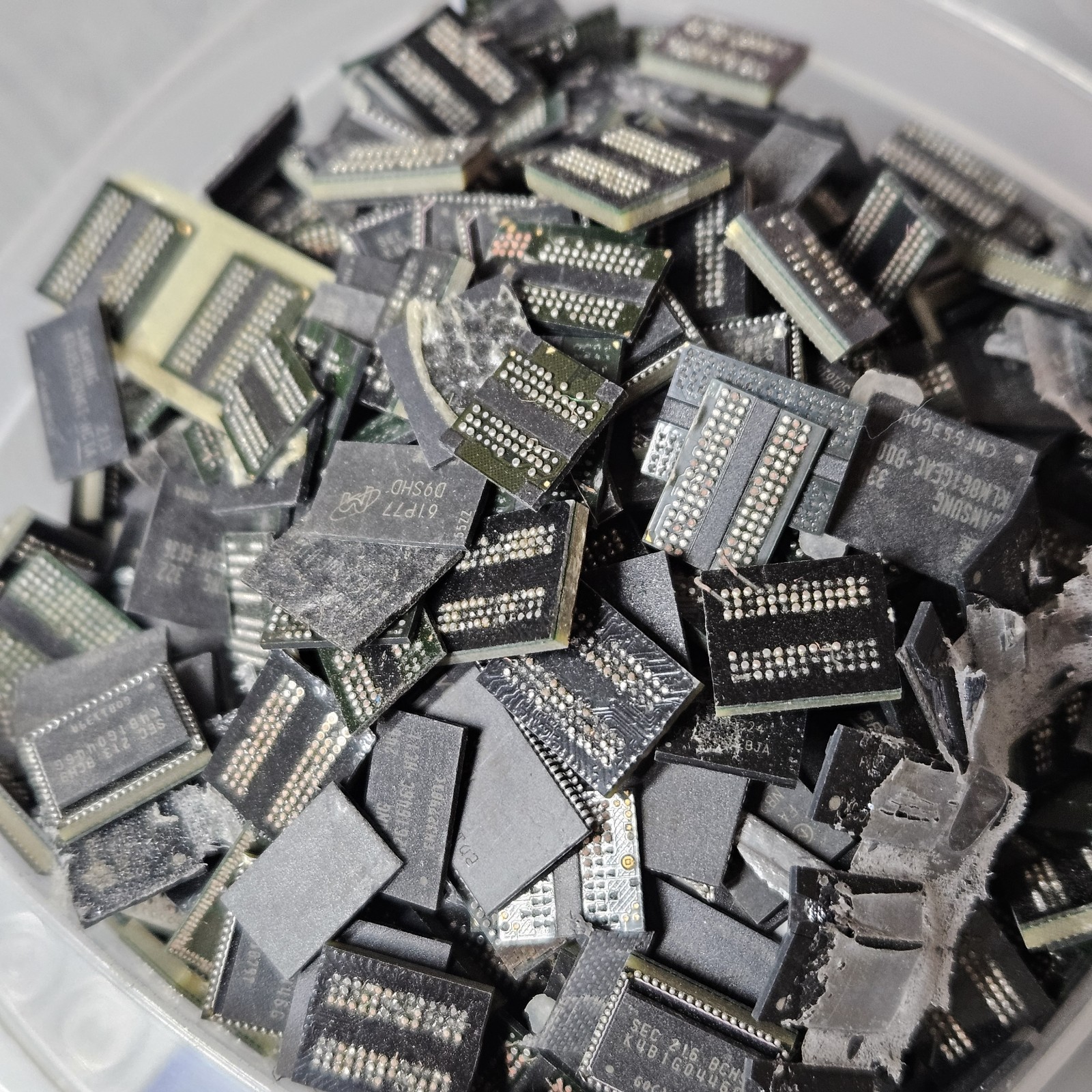 1 lb of Scrap Vintage EDO/FPM RAM BGA Memory IC Chips for Gold Recovery ...