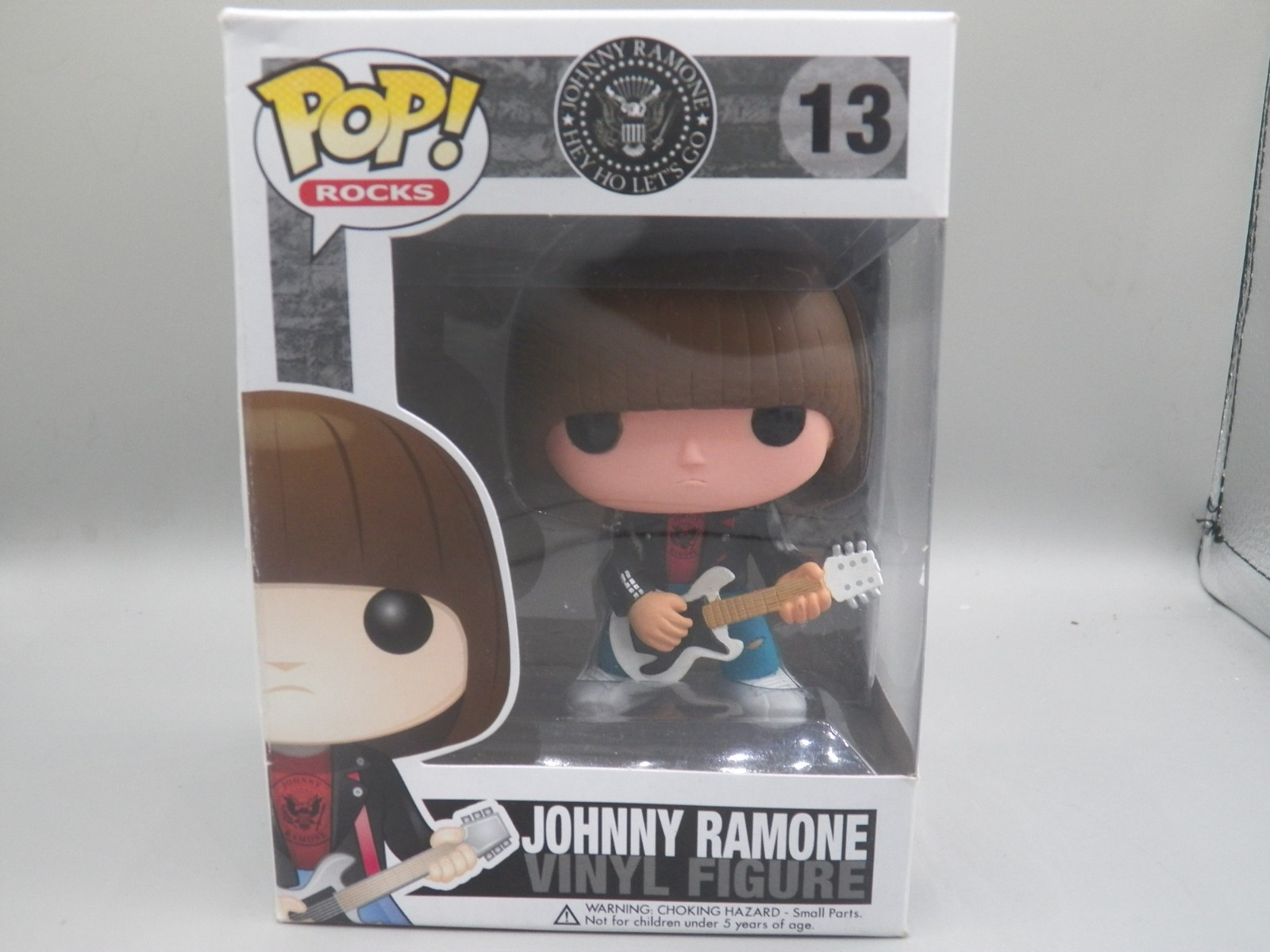En Oferta Funko Pop! Rocks The Ramones Johnny Ramone #13 W Protector Nuevo En Caja Raro