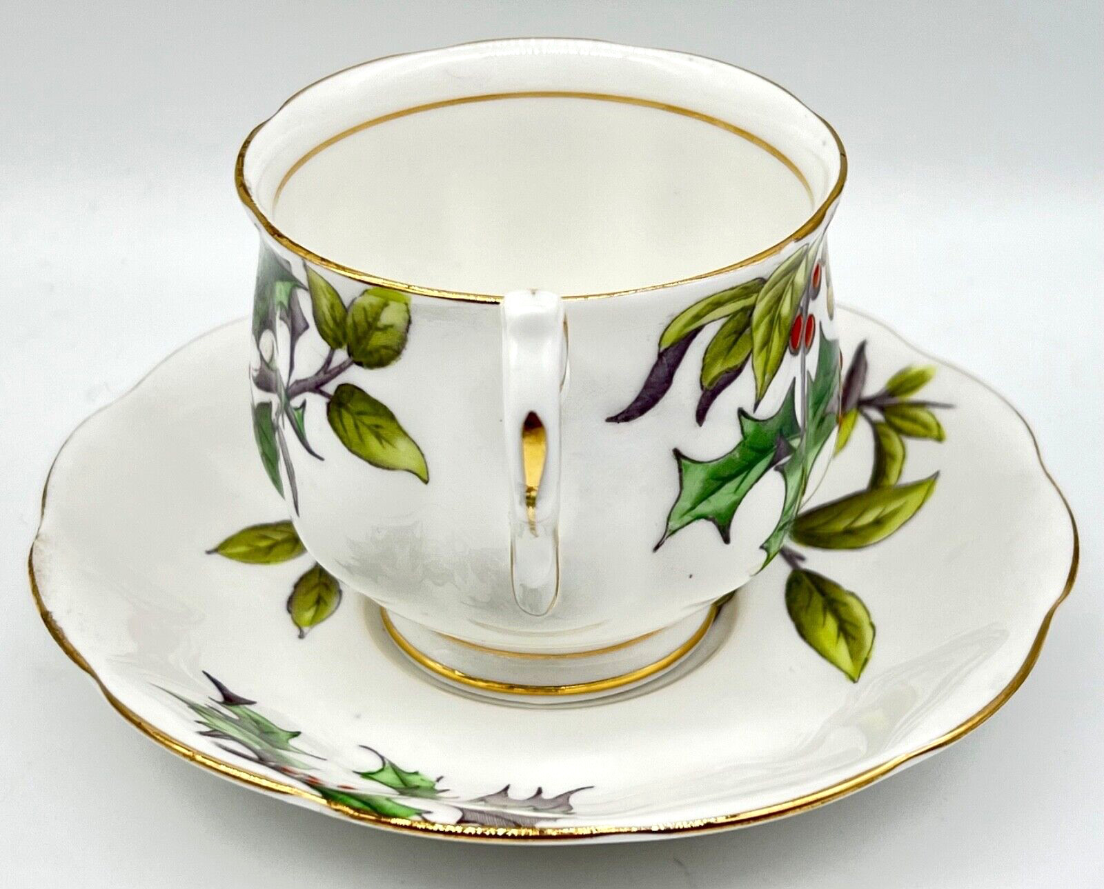ROYAL ALBERT FLOWER OF THE MONTH DECEMBER HOLLY TRIO: DESSERT PLATE, CUP, SAUCER