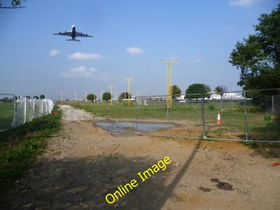 Foto 12x8 Start- und Landebahn Anflugleuchten für Heathrow Feltham \/TQ1073 gesehen aus H c2014
