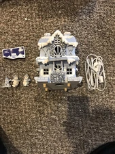 Encore Snow Buddies Snowville “Snow Sports Shop” Village piece 1999