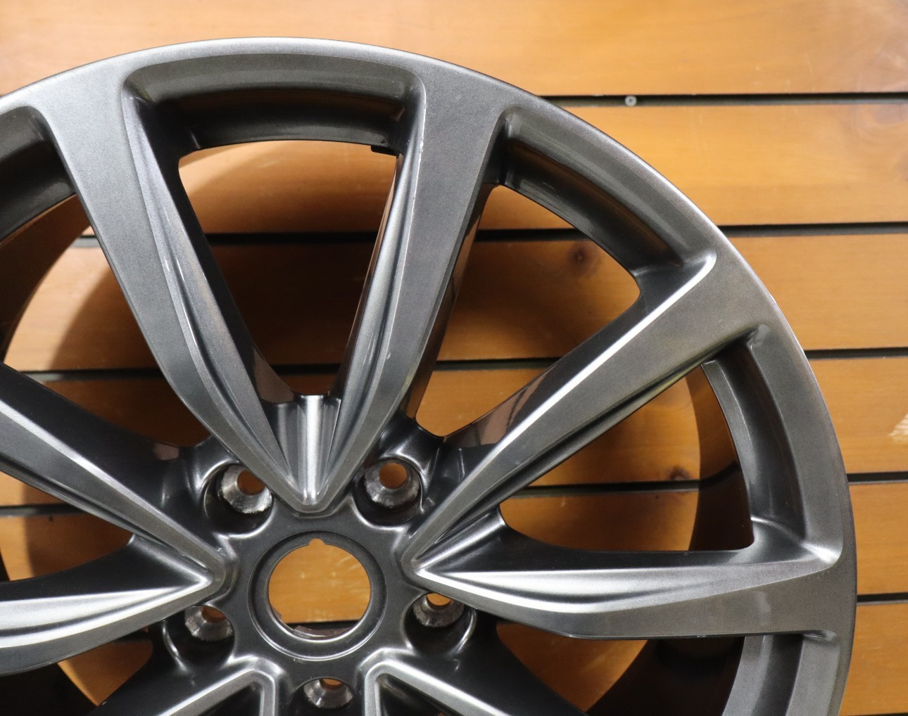 Front Aston Martin DBS SB11 Charcoal OEM Wheel 20” Original Rim HY531007AA 96209