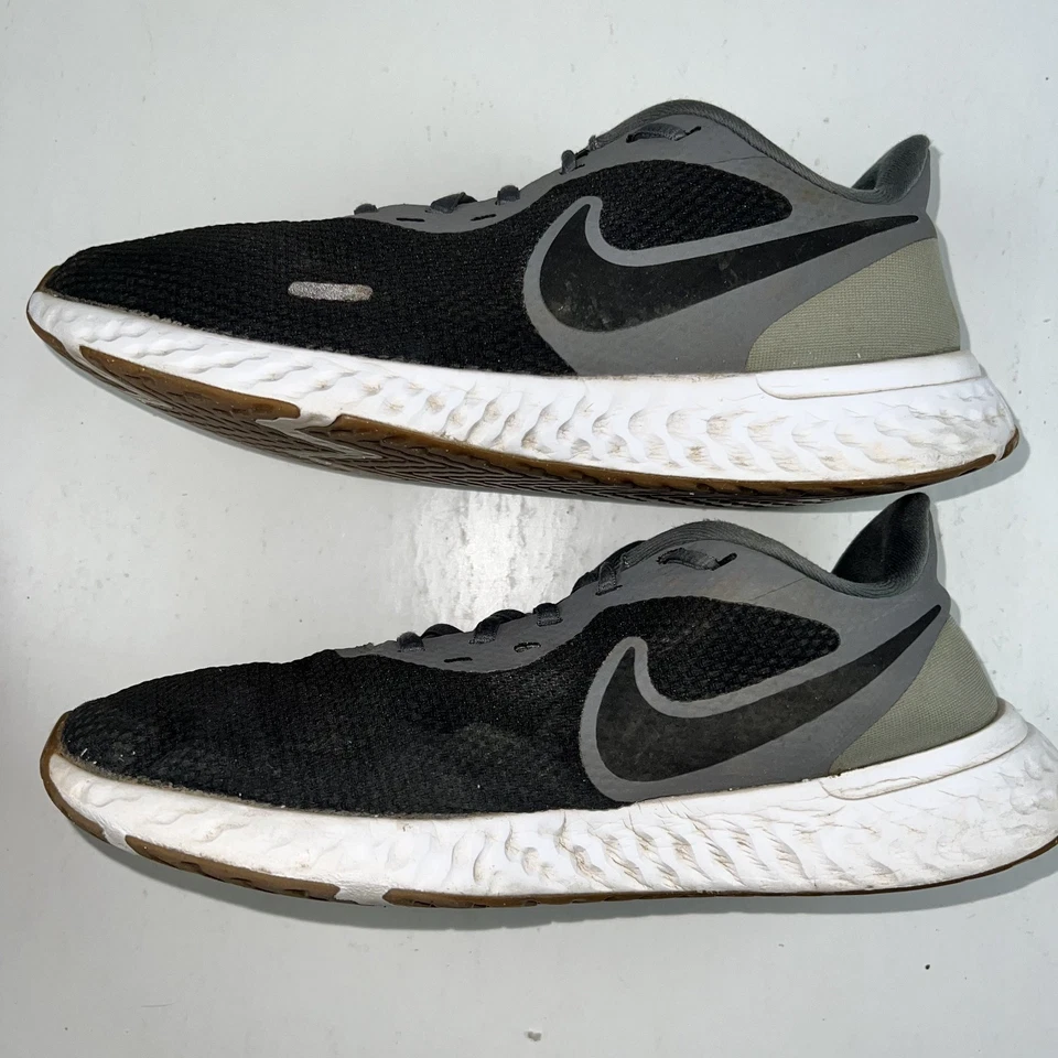 Nike Revolution Running Sneaker BQ3204-016 Blk & Gry US 9, UK 8, EU 42.5 - Image 3 of 4