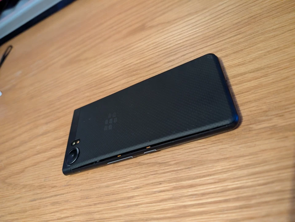 BlackBerry KeyOne QWERTZ Deutsche Tastatur - Neuer Akku, Wie Neu - Image 2 of 2