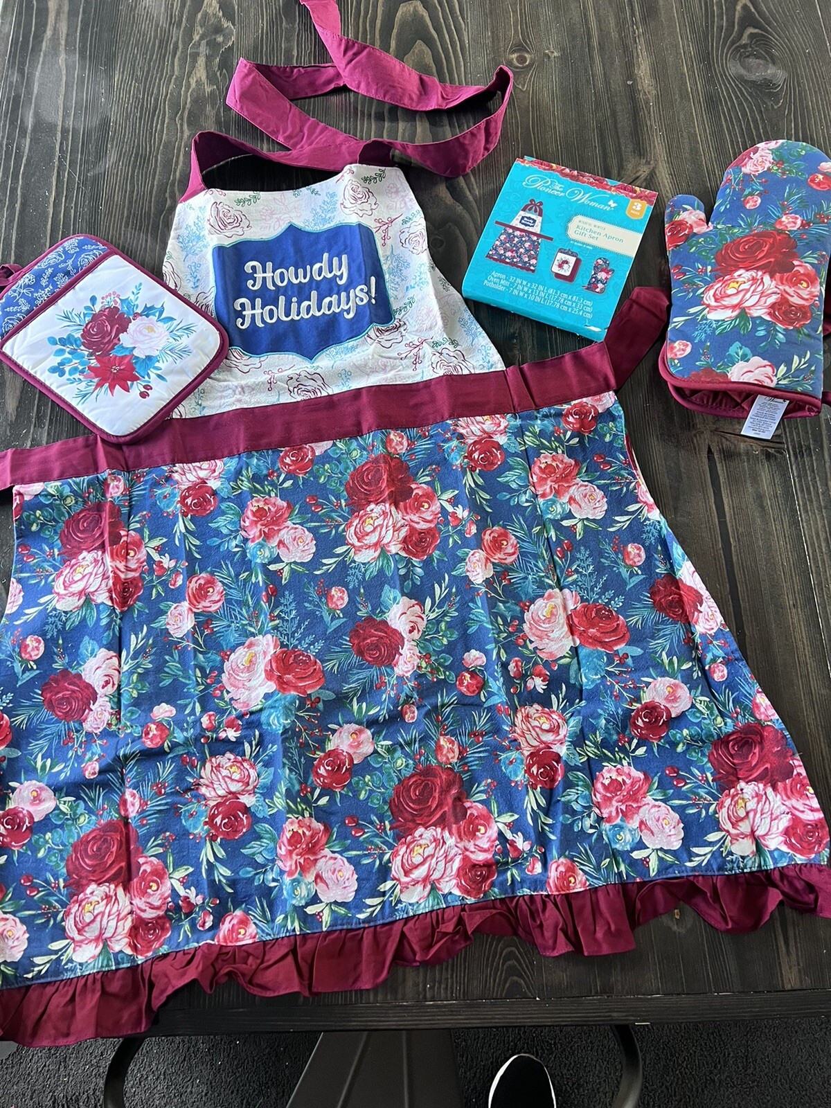 Pioneer Woman Wishful Winter Kitchen Apron Gift Set Oven Mitt Potholder