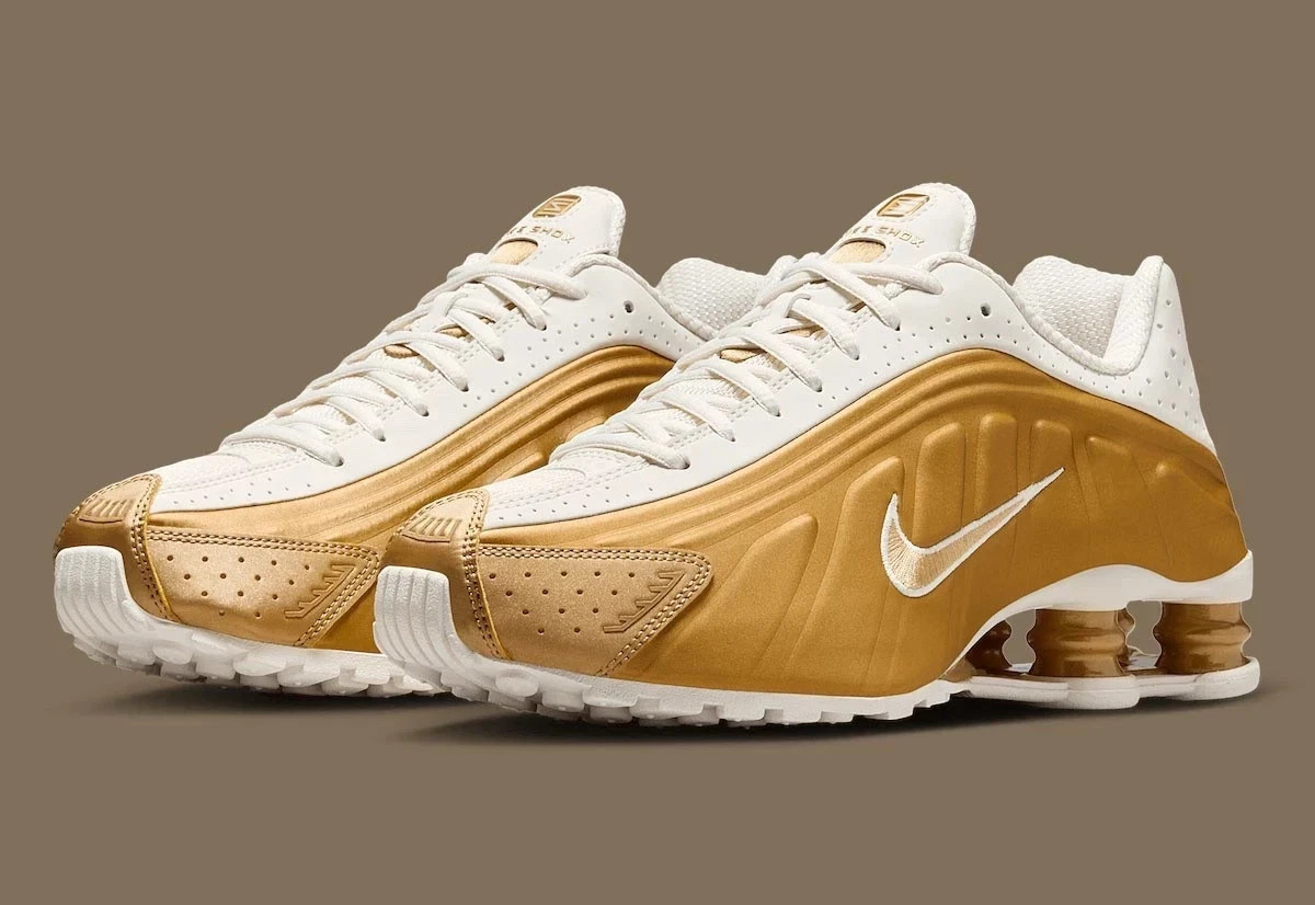 Nike Shox R4 Soft Pearl Metallic Gold Sneakers AR3565-010 Womens