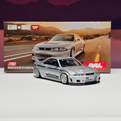 Kaido House Nissan Skyline GTR R33 in silber - KHMG097