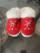 AMERICAN EAGLE RED BOW SLIPPERS Faux Fur Christmas Holiday SIZE 8