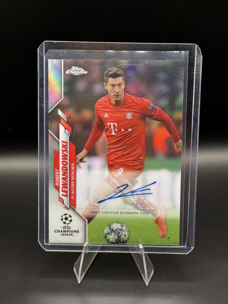 ROBERT LEWANDOWSKI 2019 Topps Chrome UCL Auto Refractor