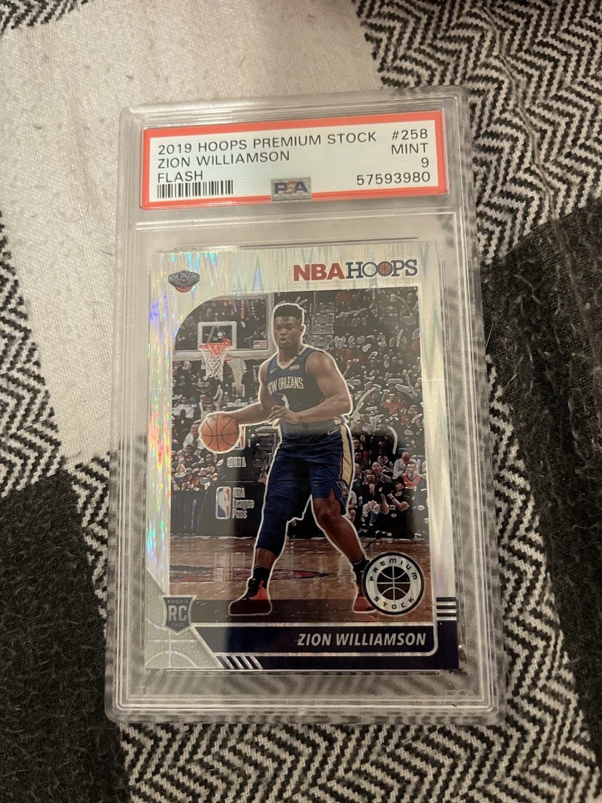 2019-20 Panini NBA Hoops Premium Stock - Zion Williamson #258 Flash Prizm (RC)