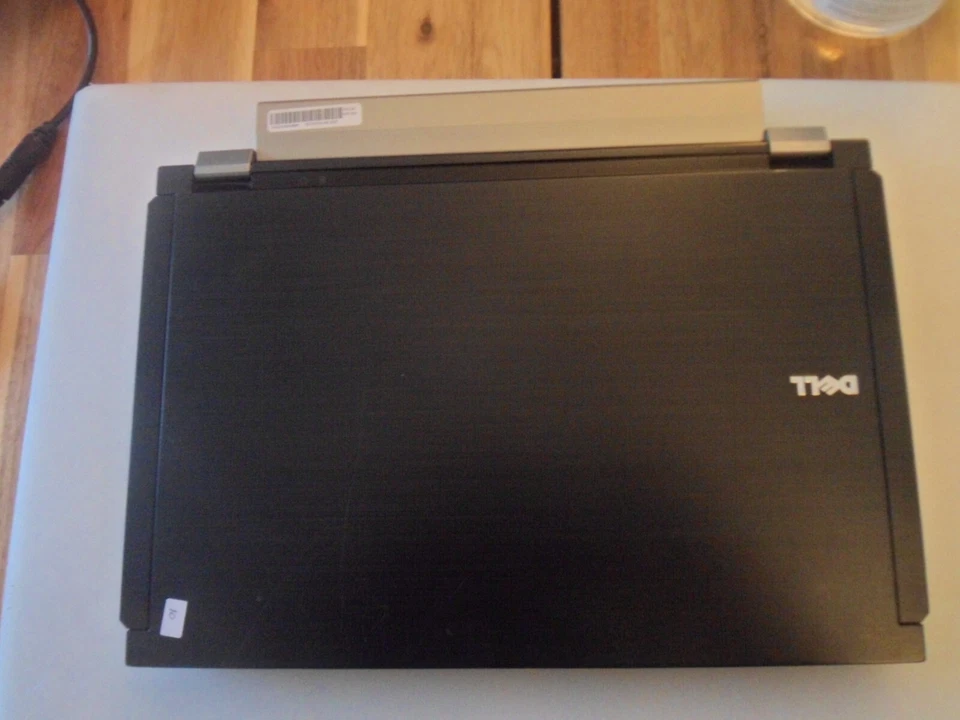 Ultra portable Dell Latitude E4200 laptop- Linux OS   ssd .  - Image 2 of 4