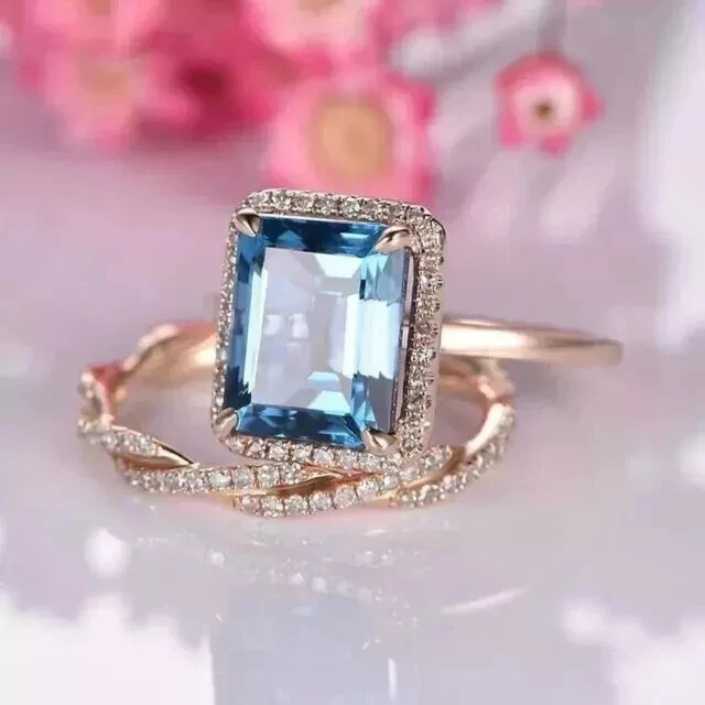 Anillo nupcial topacio azul Londres creado en laboratorio corte esmeralda de 3 quilates enchapado en oro rosa de 14 quilates Foto 4 de 4