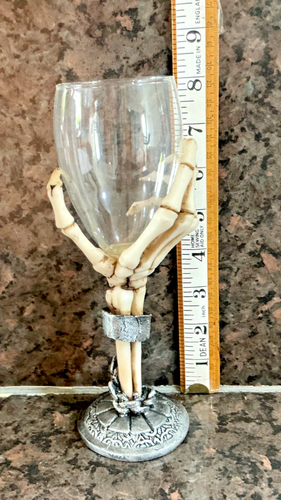 Nemesis Now Claw Skeleton Hand Wine Glass Goblet 21cm - 第 3/11 張圖片