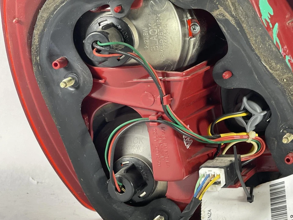 Conjunto de luz trasera derecha usado se adapta a: Suzuki Forenza 2007 grado B derecho Foto 3 de 4