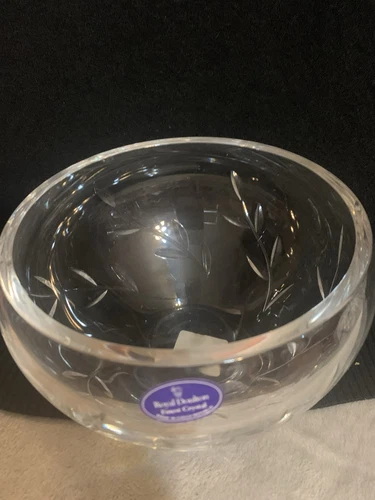 Royal Doulton England Large Crystal Bowl 6.5 x 5 Leaf Pattern With Sticker - Picture 3 of 7
