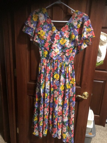 Stunning Floral Dress by CARON  Size 8
