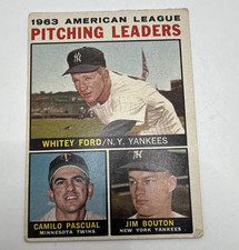 Topps 1964 Topps #4 League Leaders AL Pitching Whitey Ford Pascual Bouton