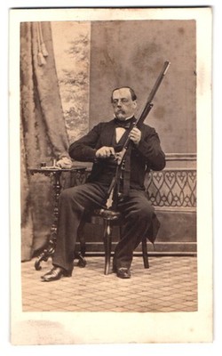 Fotografie C. J. Malmberg, Stockholm, Drottninggatan 42, Porträt Graf Claes Mag 