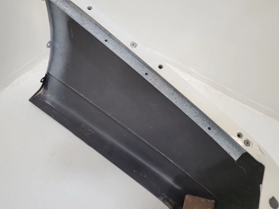 2000 - 2005 CADILLAC DEVILLE Rear Bumper Base Without Body Color VD9 WHITE Foto 4 de 4