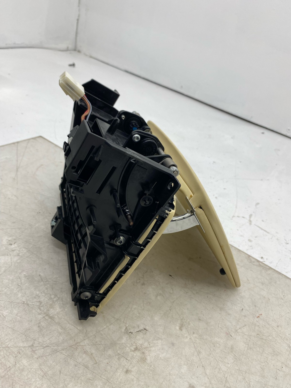 2010-2020 BENTLEY MULSANNE OEM FRONT CENTER CONSOLE STORAGE TRAY 3Y0857143