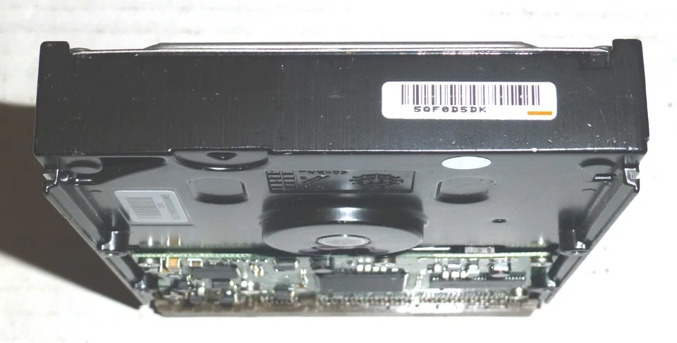 Seagate ST3320820A 320GB IDE Hard Drive P/N: 9BJ03G-560 F/W: 3.AAD WU - Image 4 of 4