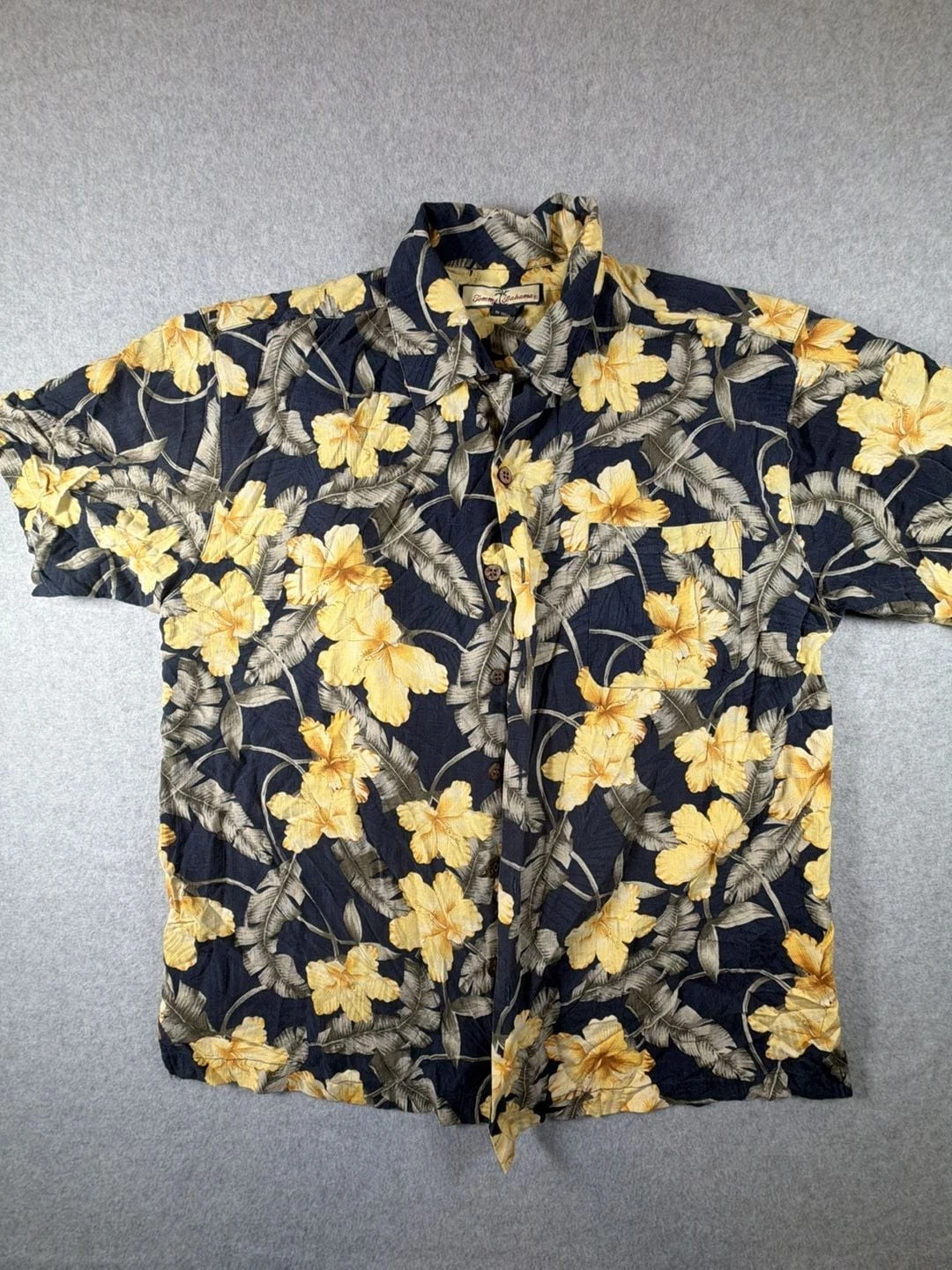 Tommy Bahama 100% Silk Floral Short Sleeve Shirt Size L