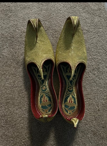 Vintage India Pakistan Punjab Gold Embroidered Jutti Curl Toe Shoes