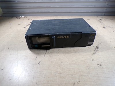ALPINE CHM-S611 6 COMPACT DISC AUTO CHARGER