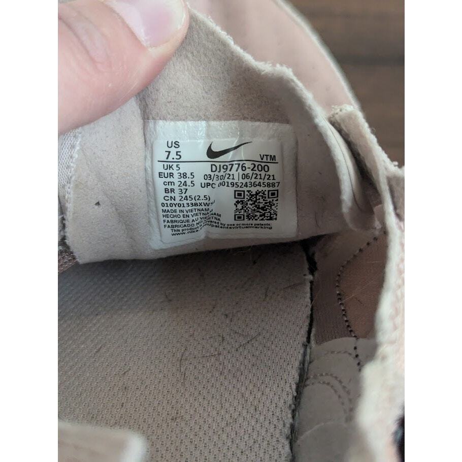 NIKE Women Waffle One SE Pink Leopard Athletic Shoes Size US 7.5 / EU