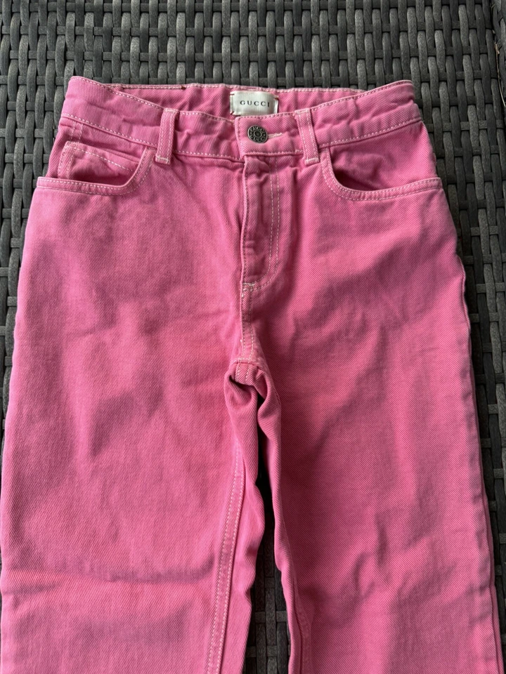 Pantalones de mezclilla Gucci para niñas rosa con parche de setas 8 años Foto 2 de 4