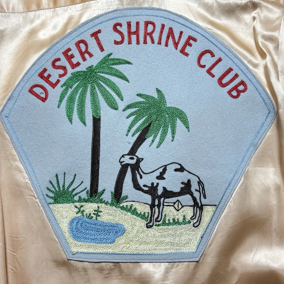 Chaqueta Bowlers de Recuerdo De Colección Santuario del Desierto Club Puntada de Cadena Grande Años 70 Satén Foto 3 de 4