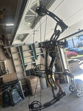 Hoyt Archery Rampage XT #3Cam’s 28" Draw  50-60lbs 